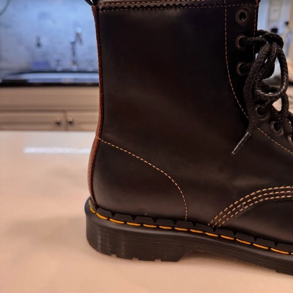 Dr. Martens 1460 Black Leather Round Toe Lace Up Ankle Boots Sz Men 9 Women 10.5